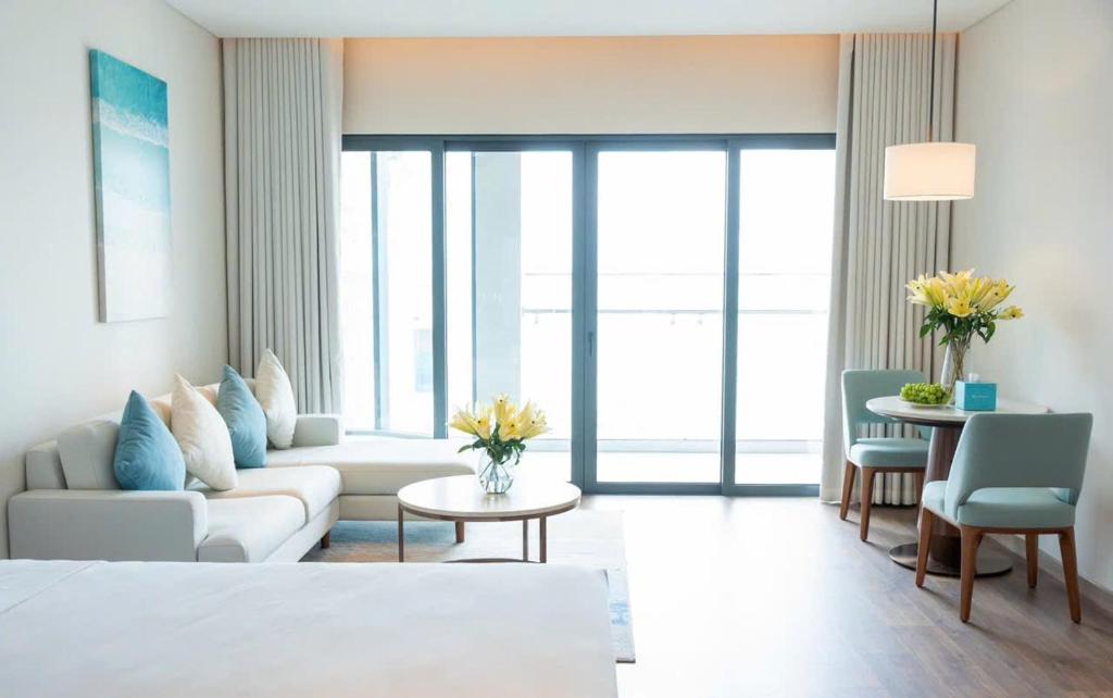 Posezení v ubytování A La Carte Ha Long Bay - Sea View Apartment