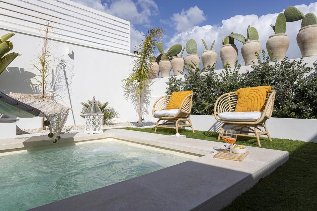 Bazén v ubytovaní Casa un Tocco di Blu con piscina privata alebo v jeho blízkosti