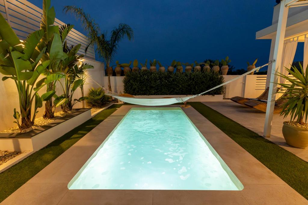 Bazén v ubytovaní Casa un Tocco di Blu con piscina privata alebo v jeho blízkosti