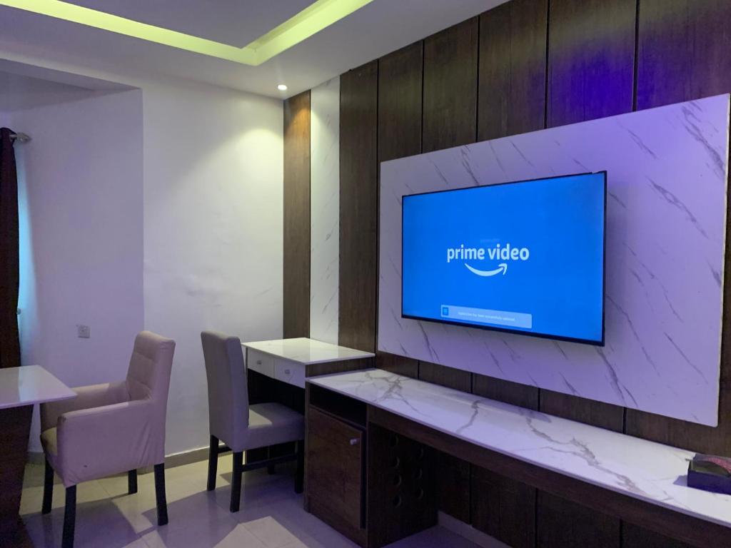 TV a/nebo společenská místnost v ubytování Presken Hotel @Oniru