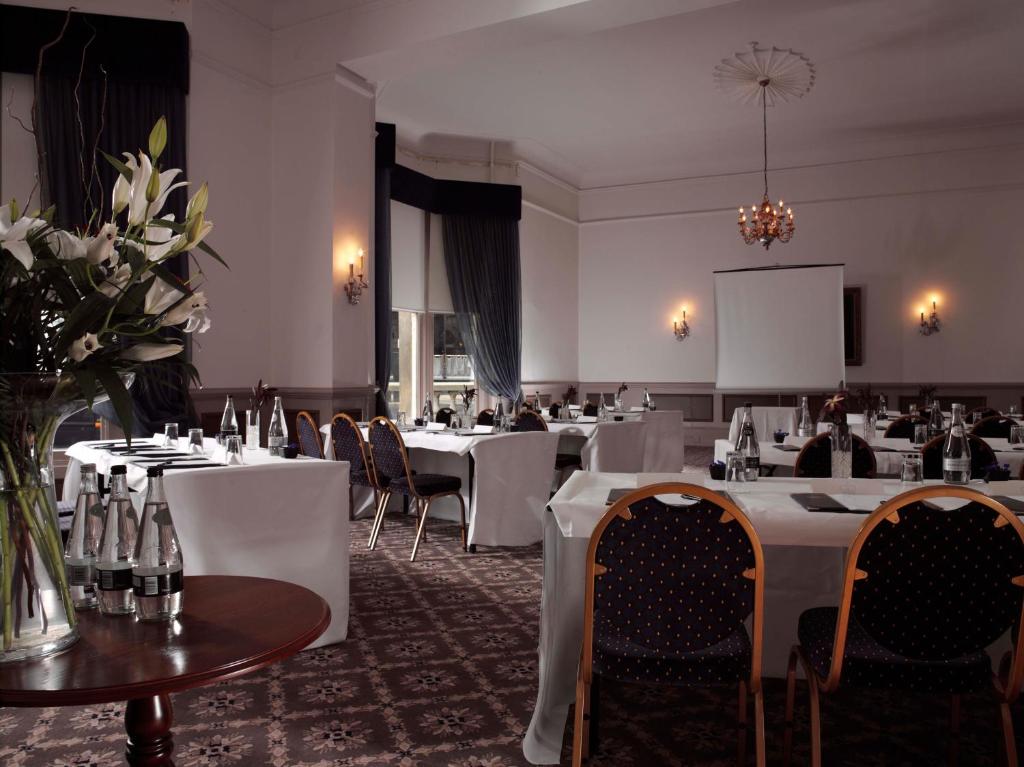 The Crown Hotel - Resim 45