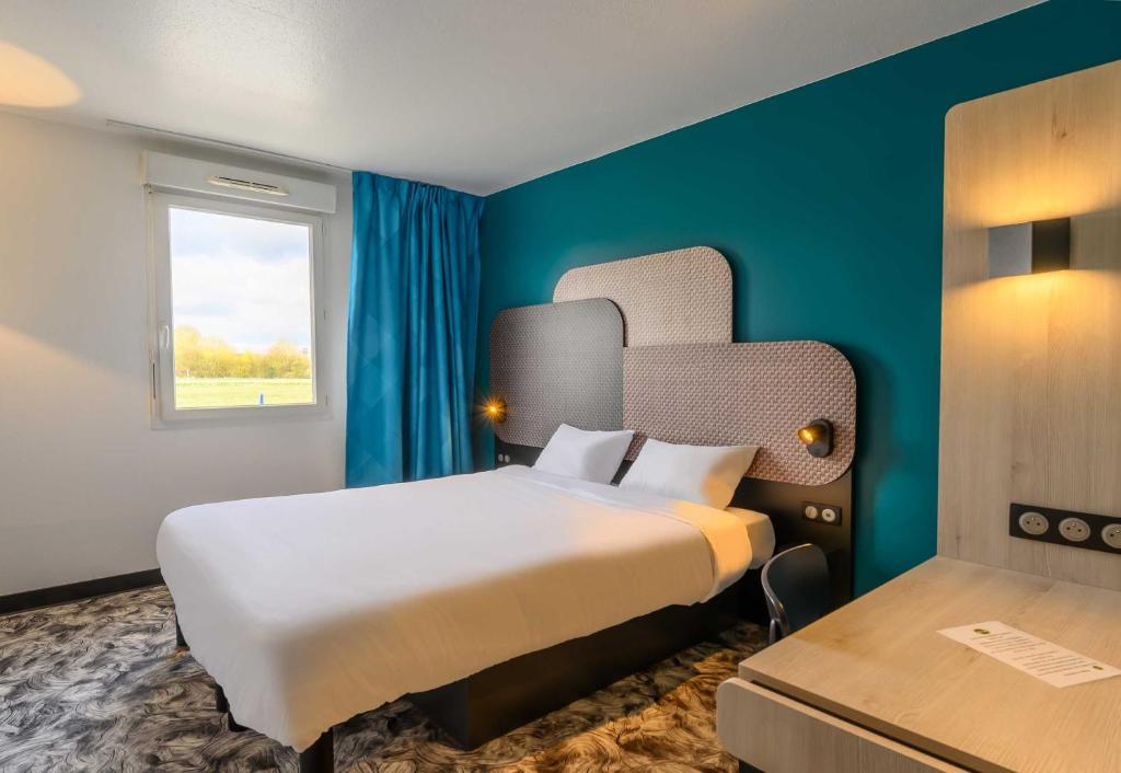 Postel nebo postele na pokoji v ubytování B&B HOTEL Compiègne Thourotte