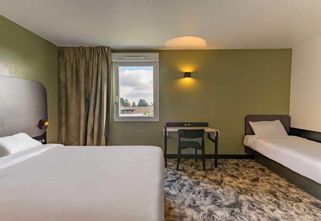 Postel nebo postele na pokoji v ubytování B&B HOTEL Compiègne Thourotte