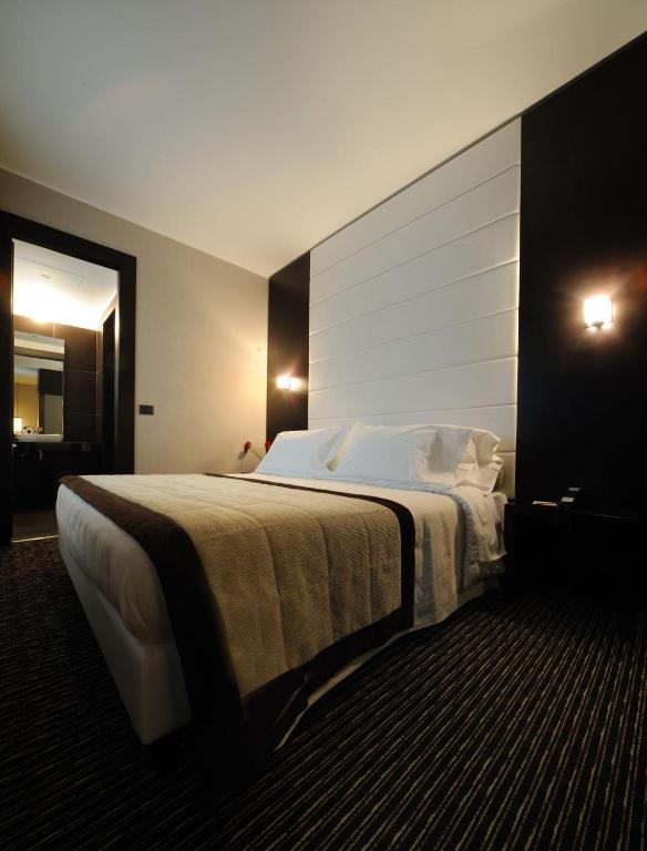Postel nebo postele na pokoji v ubytování H2C Hotel Milanofiori