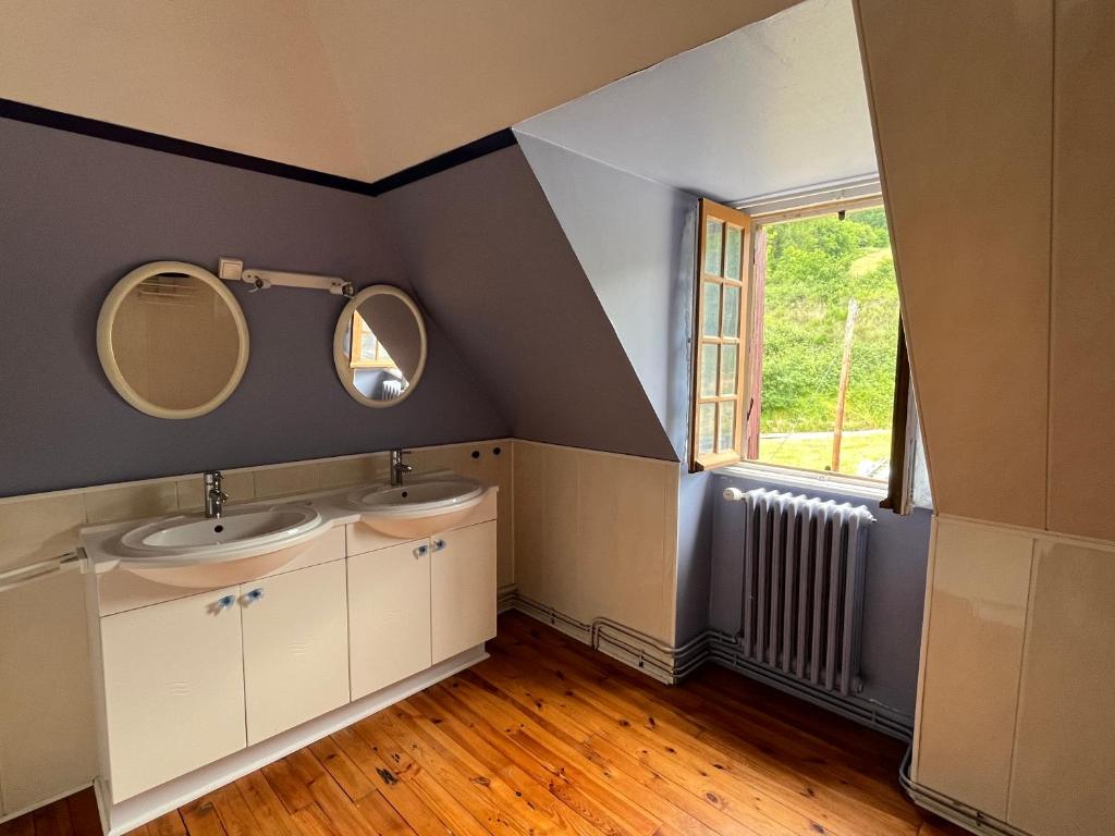 Gîte-Auberge du Pont de Lanau - Chambre Double Avec Salle De Bains Commune