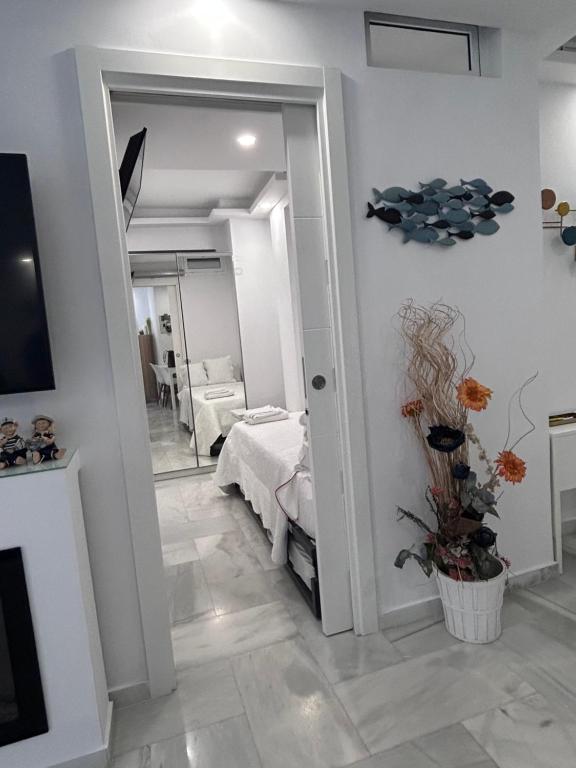A bed or beds in a room at Sweet Home in Puerto Marina