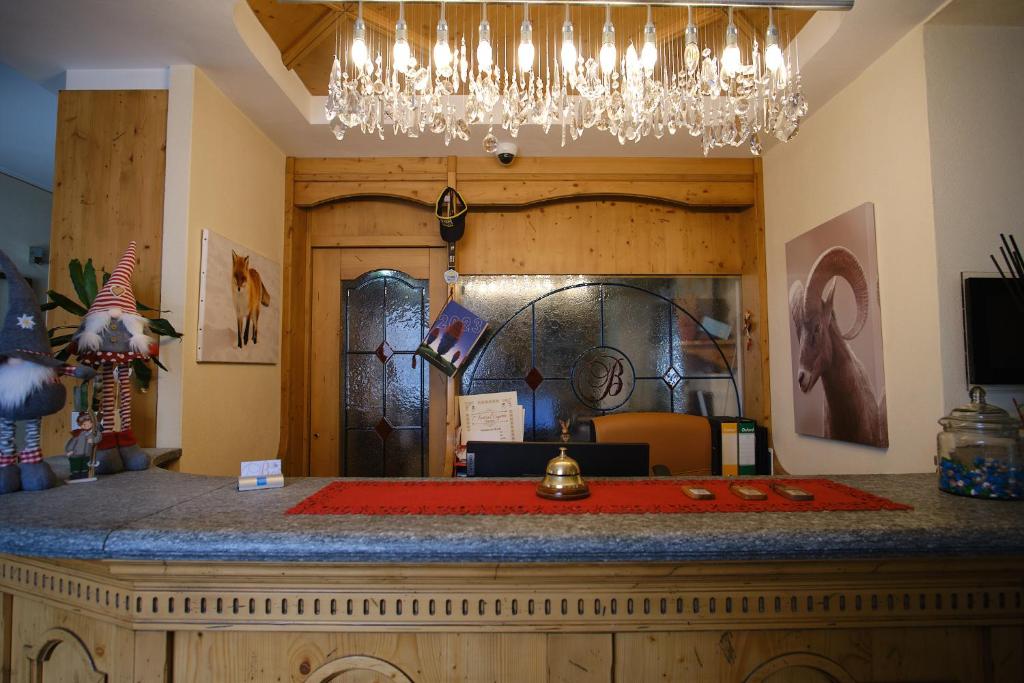TV a/nebo společenská místnost v ubytování Hotel Bes & Spa