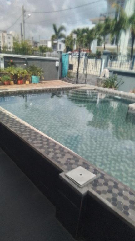 a large swimming pool with acomputer in it at Villa FRANCOISE in Pereybere