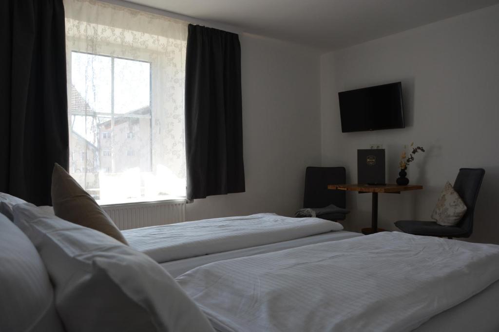 Postel nebo postele na pokoji v ubytování Hotel Garni Kern
