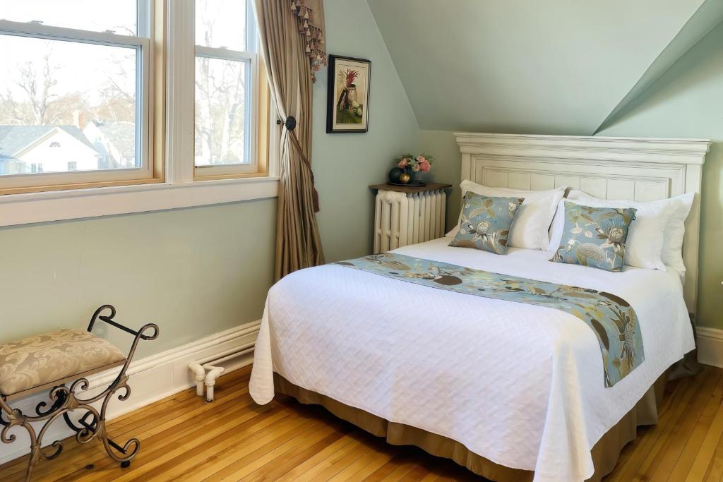 Llit o llits en una habitació de The Eden Hall Inn