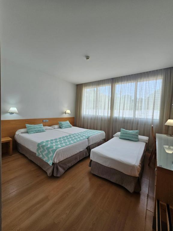 
Twin Room with Extra Bed (2 Adults + 2 Children)
