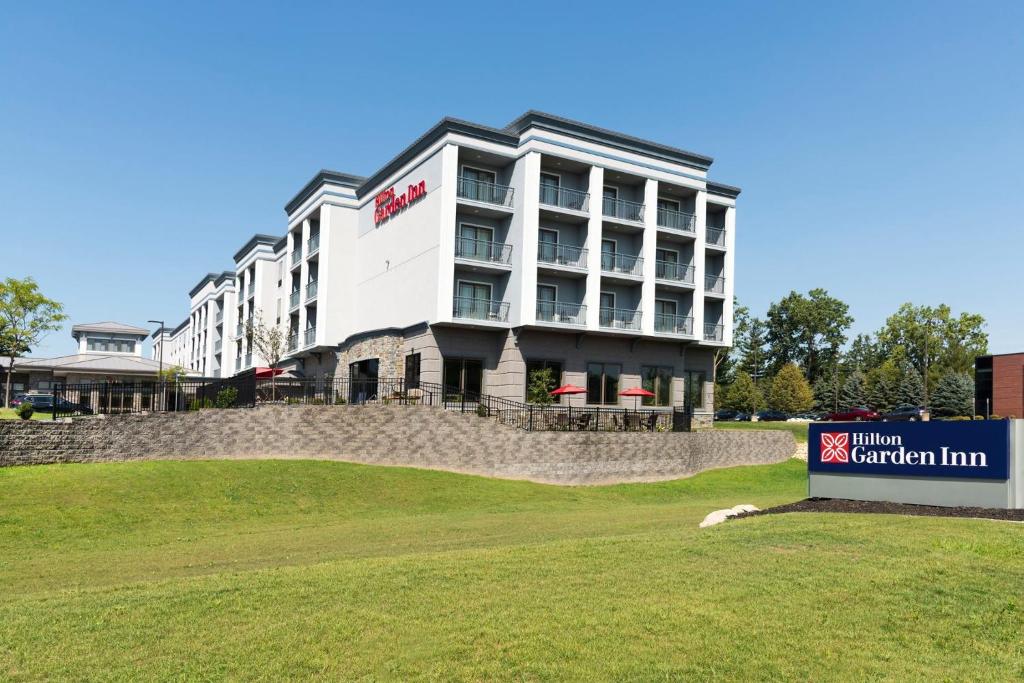 Hilton Garden Inn Grand Rapids East photo