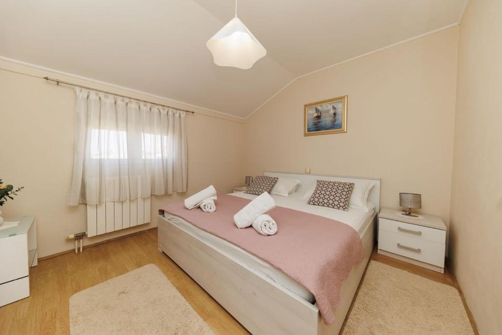 Apartments Mira - One-Bedroom Apartment
