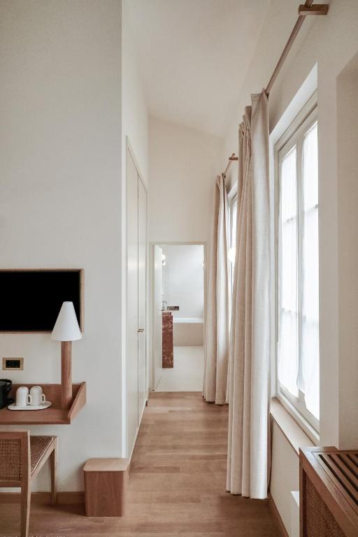 Elysée Montmartre Hotel - 9