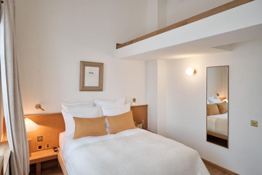 Elysée Montmartre Hotel - 7