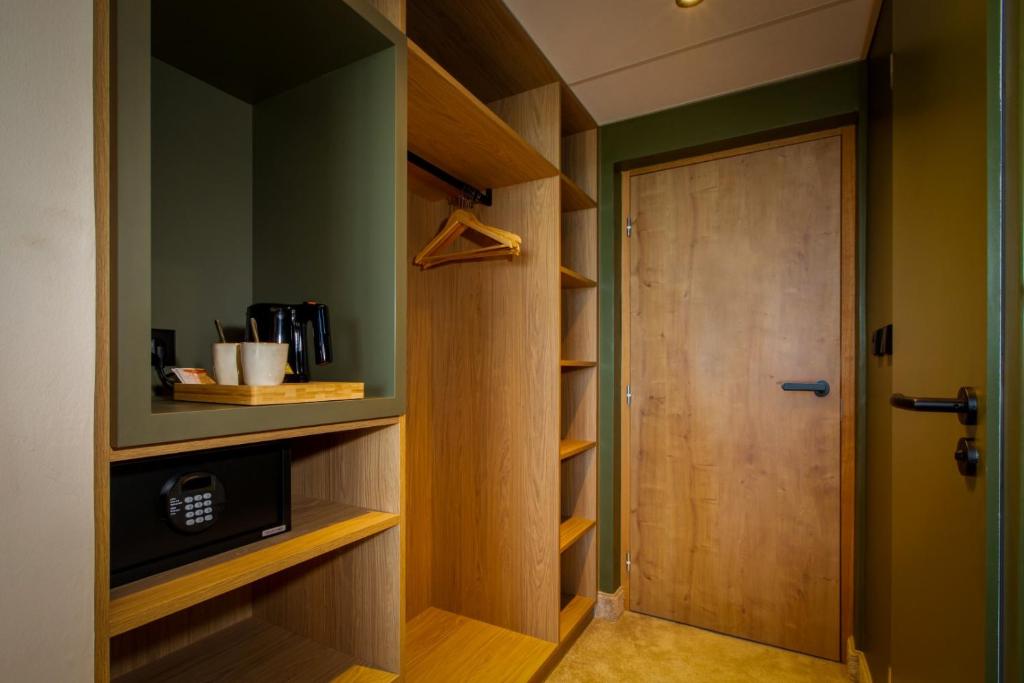 Kuchyň nebo kuchyňský kout v ubytování Hôtel Terra Vinum