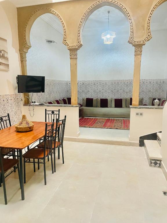 TV a/nebo společenská místnost v ubytování Riad Nour Resorts-Riad Nour Travel
