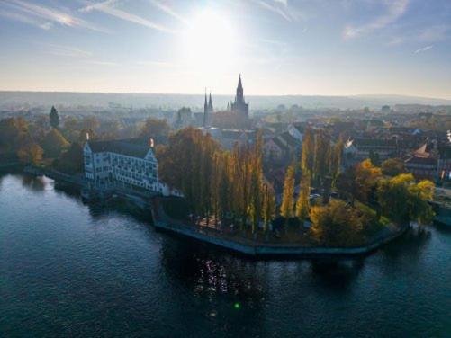 Výhled na řeku, která protéká v blízkosti hotelu