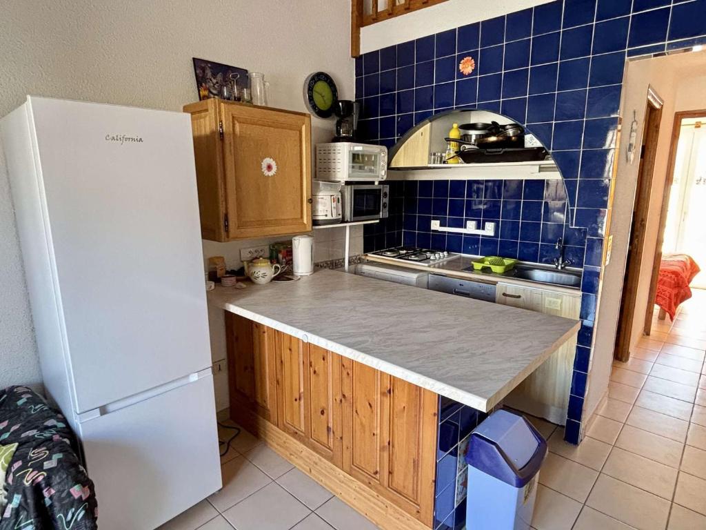 Kuchnia lub aneks kuchenny w obiekcie Maison T3 avec mezzanine, piscine, parking, proche mer - Argelès-sur-Mer - FR-1-225-774
