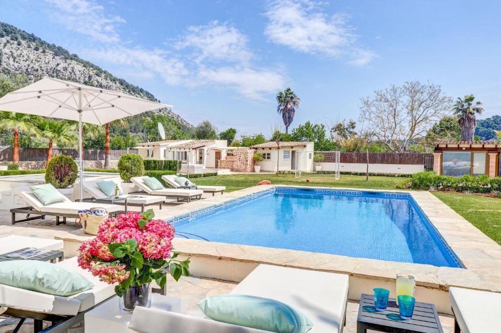 Majoran Family Finca with Pools, Jacuzzi and Gym in Pollença