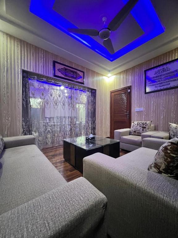 Postel nebo postele na pokoji v ubytování Haven Lodge, 3BR Entire Home with Lounge & Kitchen
