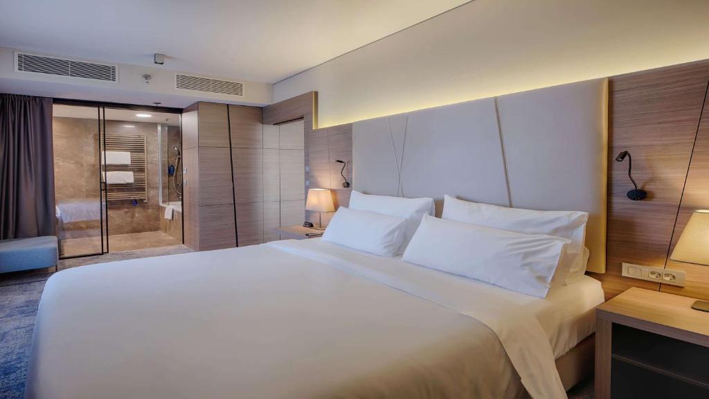Postel nebo postele na pokoji v ubytování Radisson Blu Plaza Hotel Ljubljana