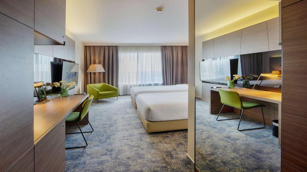 TV a/nebo společenská místnost v ubytování Radisson Blu Plaza Hotel Ljubljana