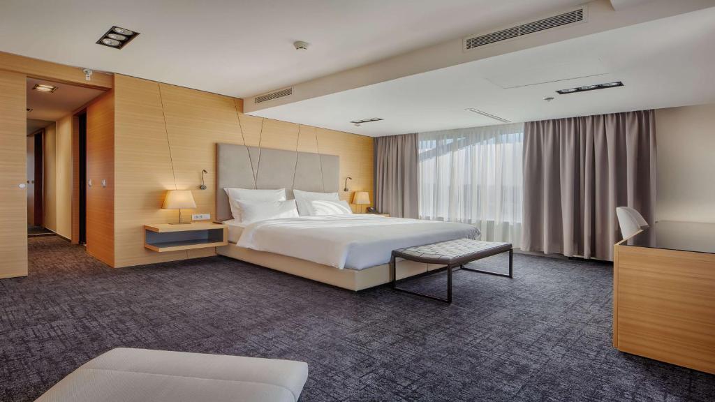 Postel nebo postele na pokoji v ubytování Radisson Blu Plaza Hotel Ljubljana