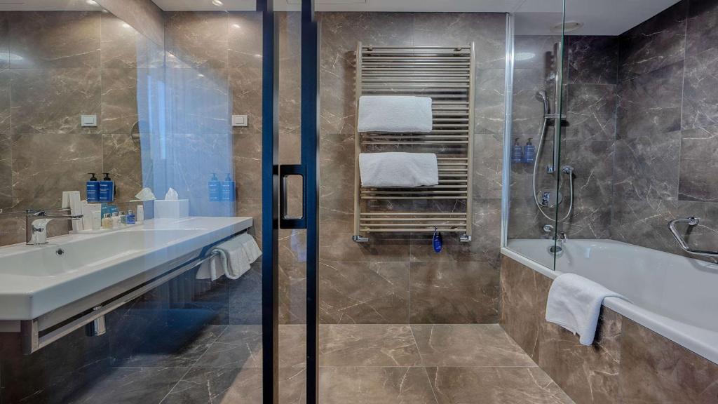 Koupelna v ubytování Radisson Blu Plaza Hotel Ljubljana