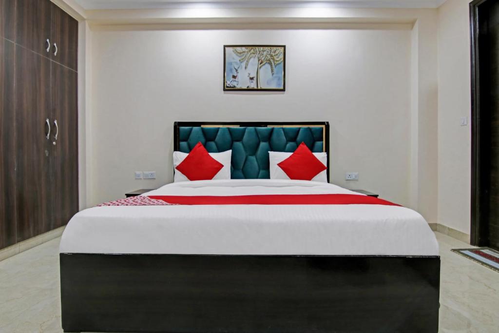 Postel nebo postele na pokoji v ubytování Hotel O Pristine