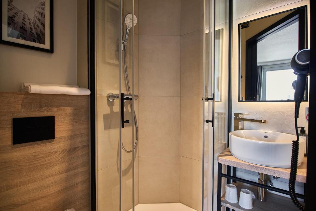 Łazienka w obiekcie Premiere Classe Warszawa Centrum