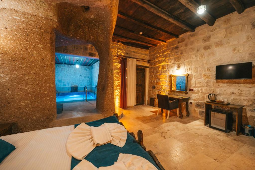Cappatria Cave House - Deluxe Room