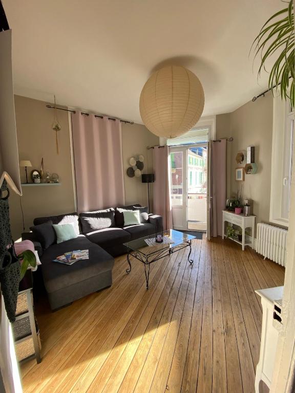 a living room with a couch and a table at Villa Volclair Spacieux Duplex à 50m de la plage in Mers-les-Bains