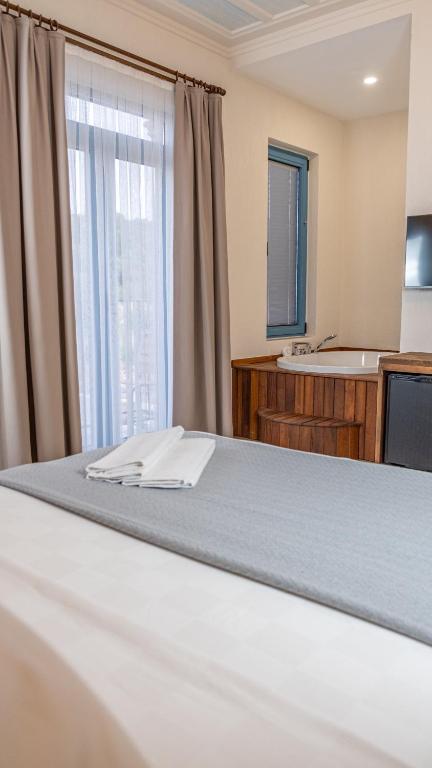 Postel nebo postele na pokoji v ubytování Cunda Nisa Otel