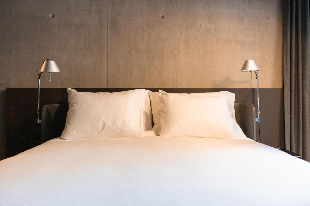 Postel nebo postele na pokoji v ubytování Hôtel Borsari, A Member of Design Hotels