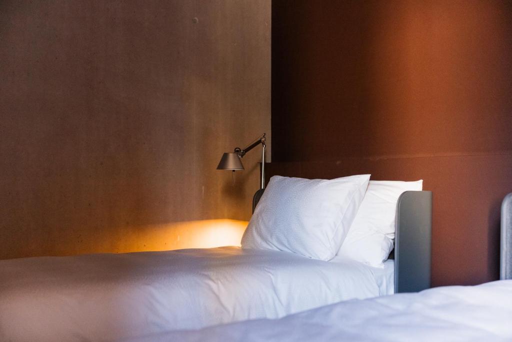 Postel nebo postele na pokoji v ubytování Hôtel Borsari, A Member of Design Hotels