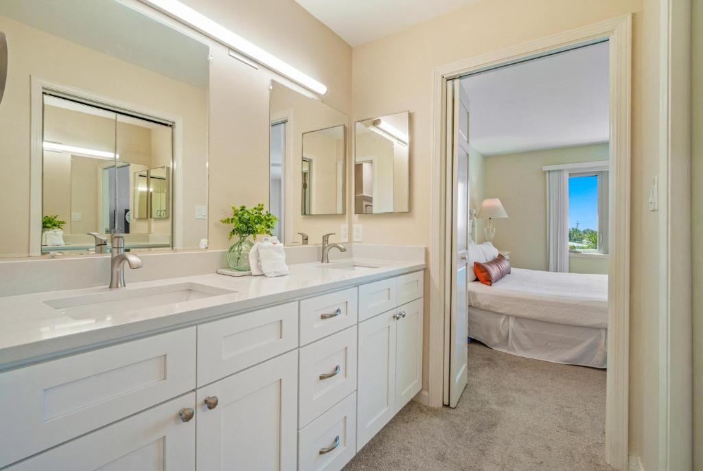 Ein Badezimmer in der Unterkunft Seascape Boardwalk Villa 277