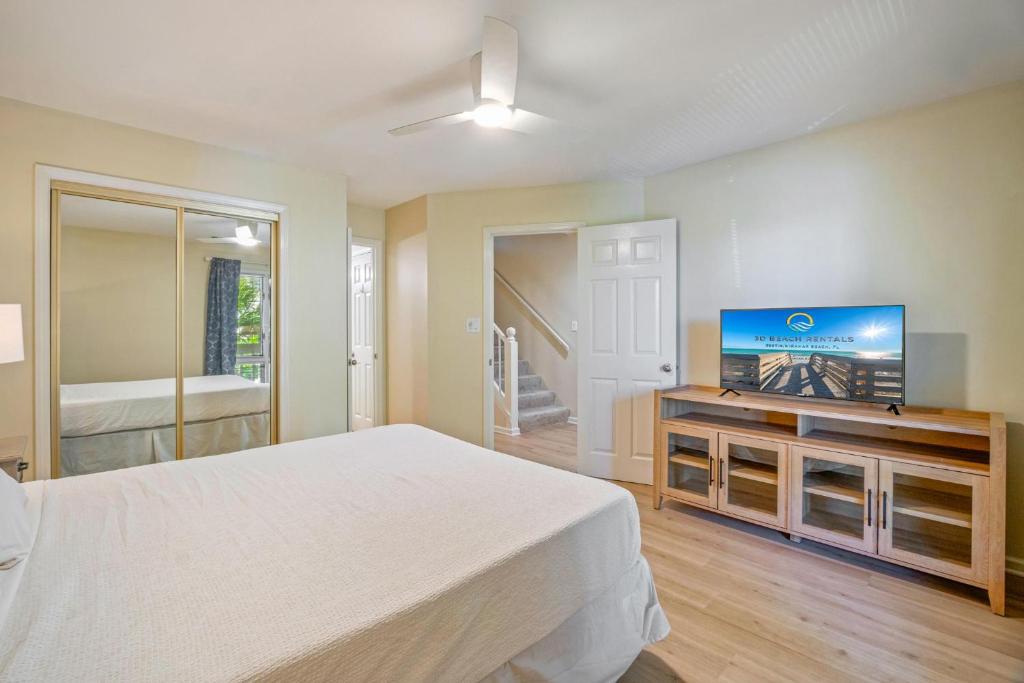 Ein Bett oder Betten in einem Zimmer der Unterkunft Seascape Boardwalk Villa 277