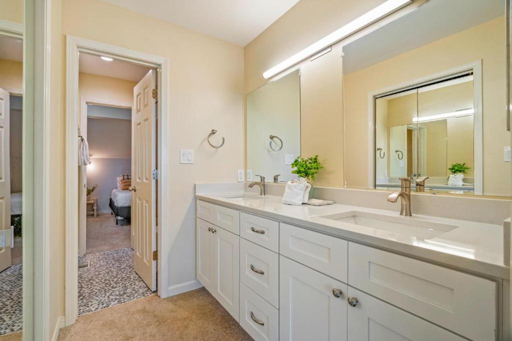 Ein Badezimmer in der Unterkunft Seascape Boardwalk Villa 277