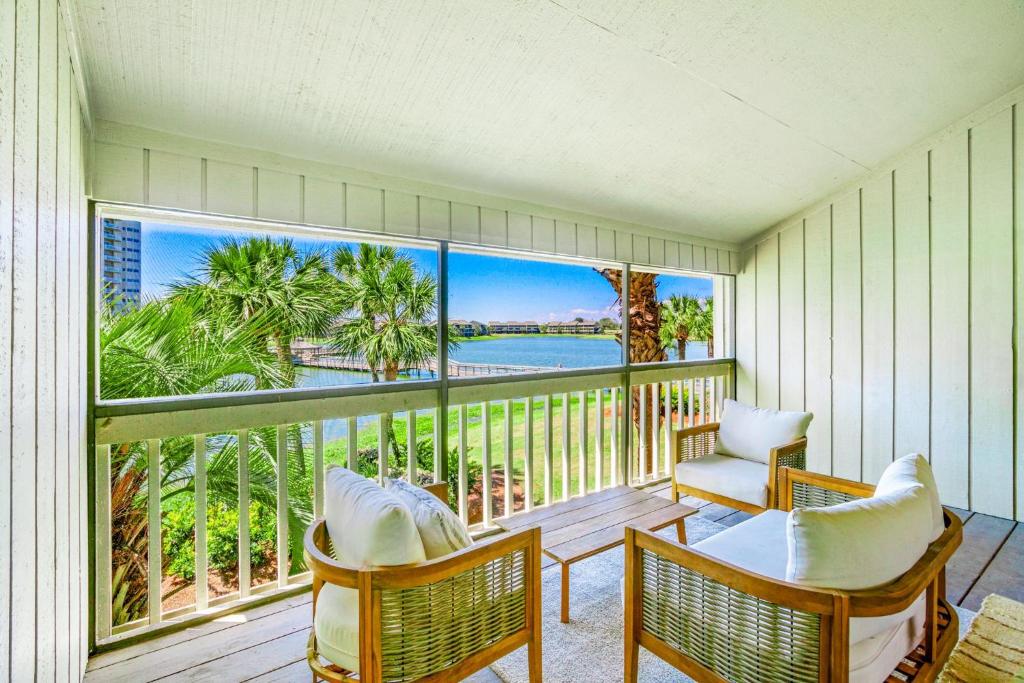 Ein Balkon oder eine Terrasse in der Unterkunft Seascape Boardwalk Villa 277