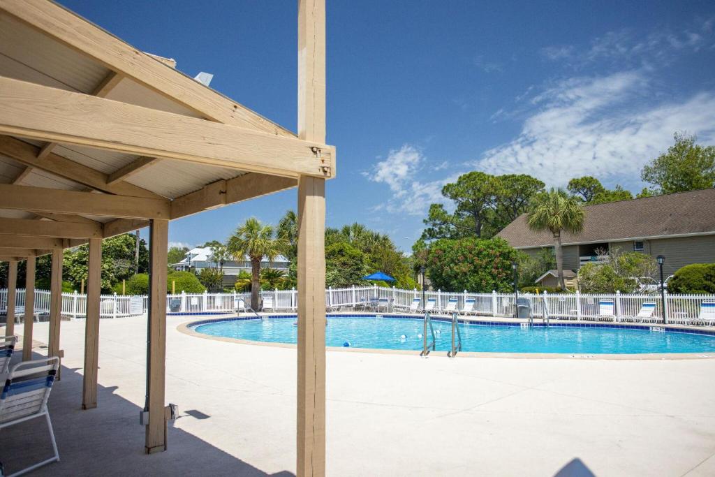 Der Swimmingpool an oder in der Nähe von Seascape Boardwalk Villa 277
