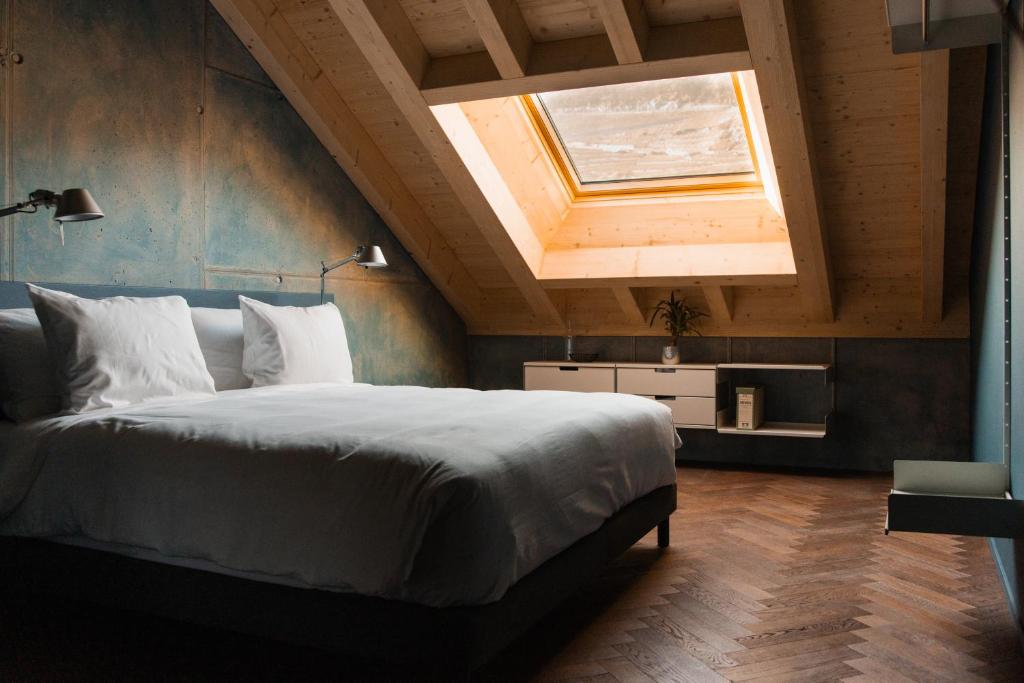 Postel nebo postele na pokoji v ubytování Hôtel Borsari, A Member of Design Hotels