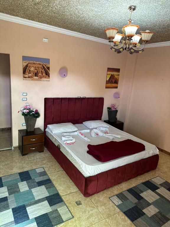 Postel nebo postele na pokoji v ubytování Giza pyramids Star Inn