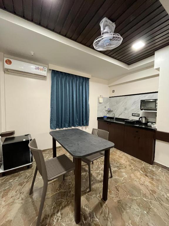 Kuchyň nebo kuchyňský kout v ubytování Kuber Suites