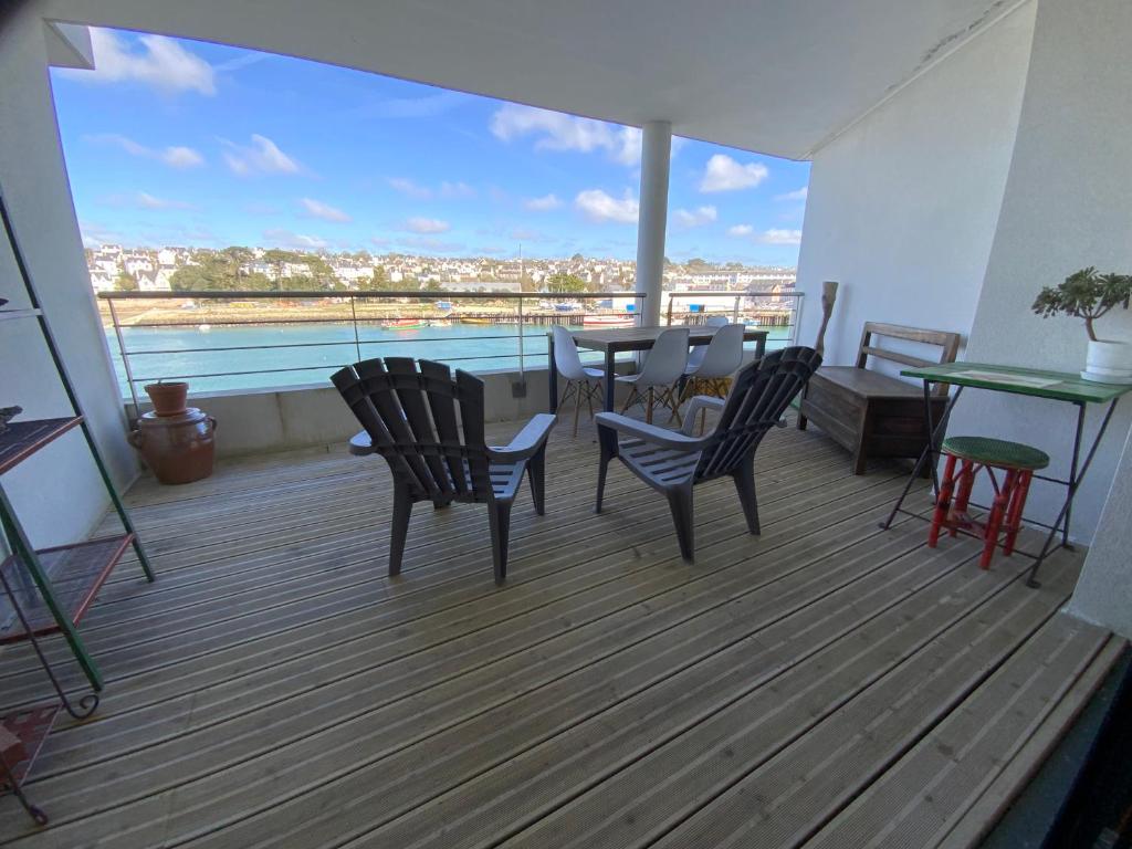 Balkoni atau teres di Appartement de Standing Face au port avec ascenseur
