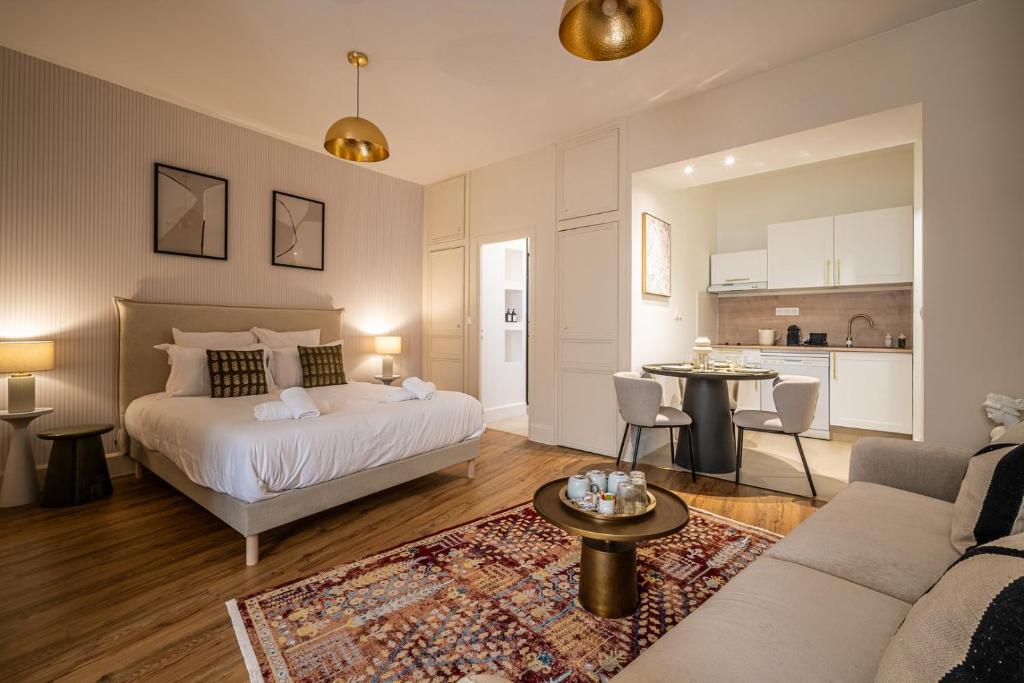 Ένα ή περισσότερα κρεβάτια σε δωμάτιο στο L'Impérium Suite - Les Halles - Narbonne