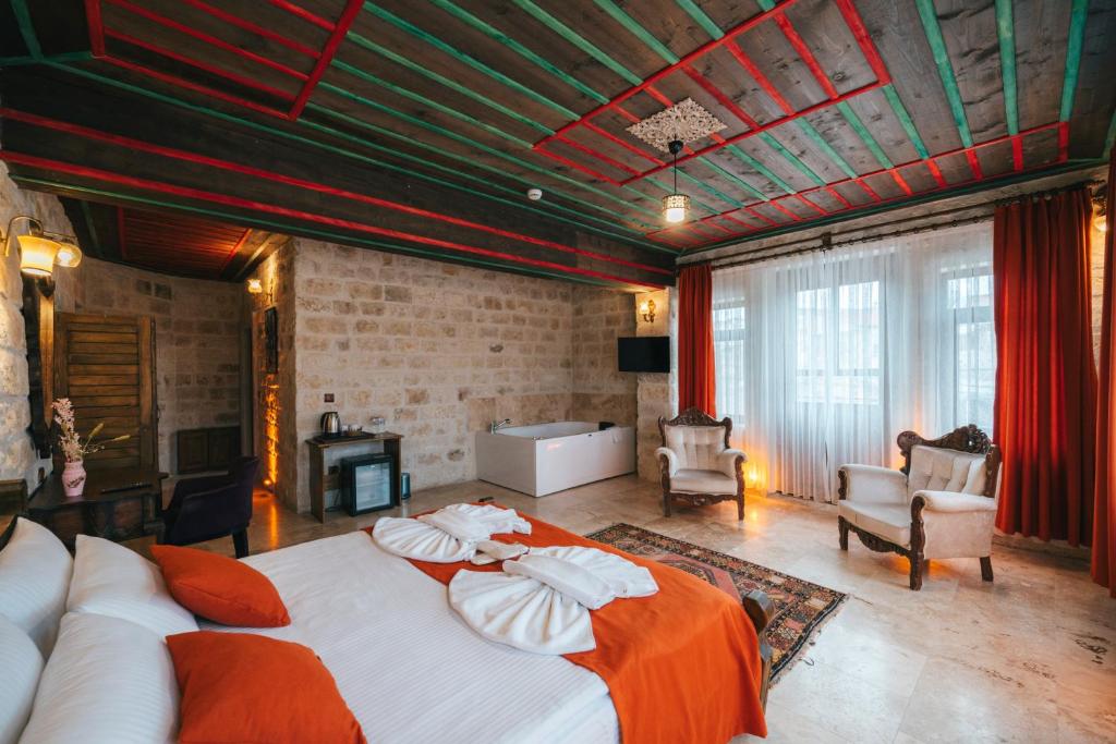 Cappatria Cave House - King Room With Spa Bath