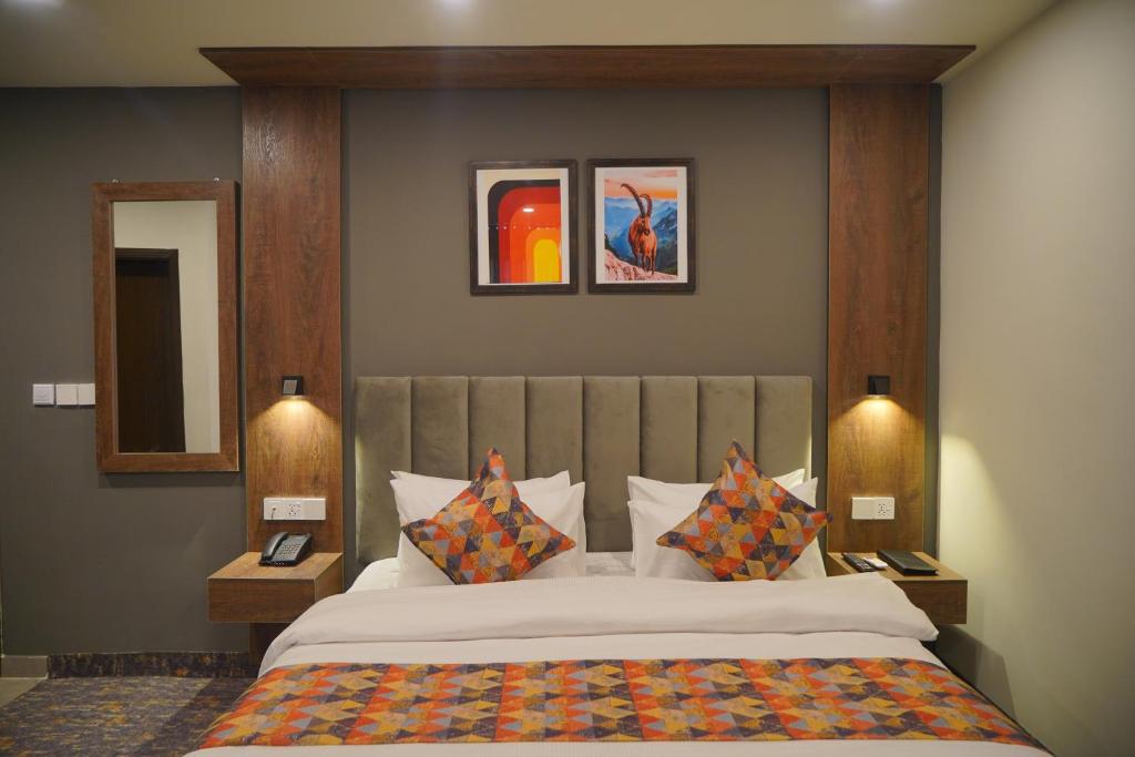 Postel nebo postele na pokoji v ubytování Destination Hotel Gilgit