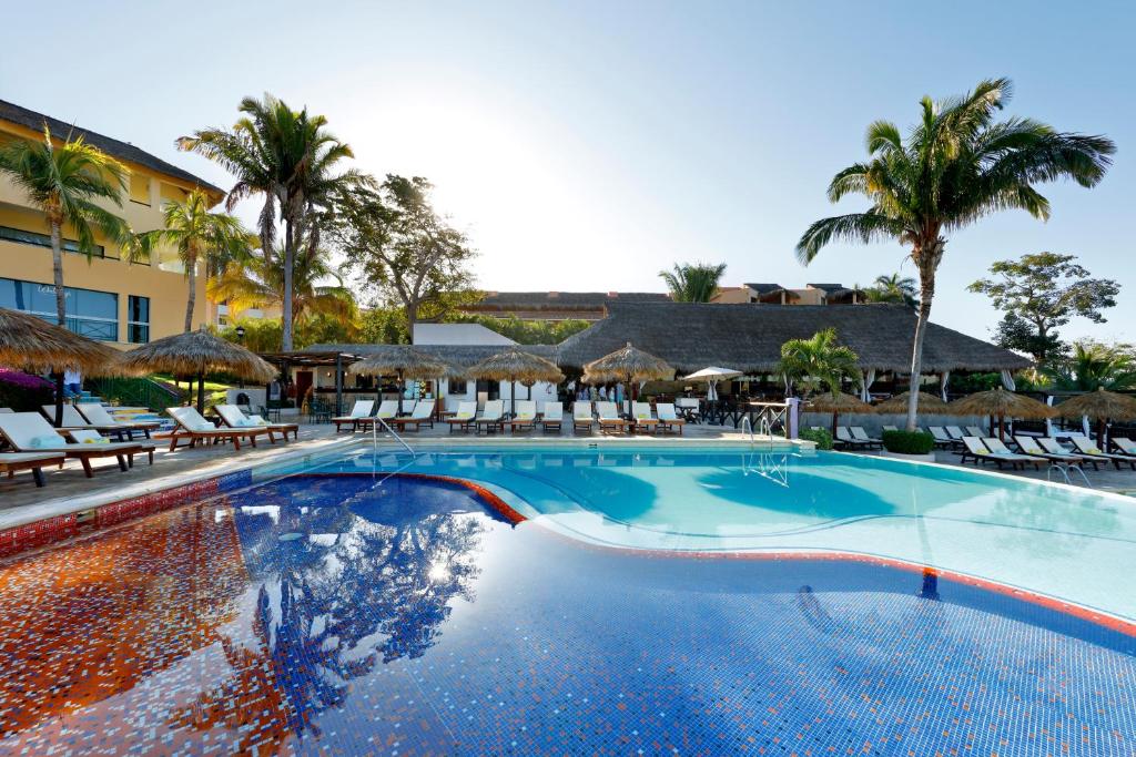 Bazén v ubytování Family Selection at Grand Palladium Vallarta Resort & Spa - All Inclusive nebo v jeho okolí