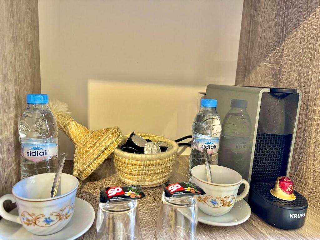 Příslušenství pro přípravu čaje a kávy v ubytování cosy studio au cœur de rabat agdal